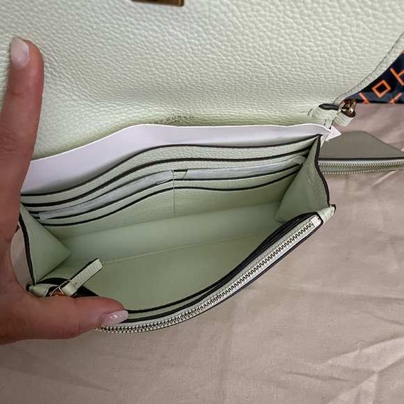 New✨authentic tory burch thea flat tory burch croasbody  (mint green color) - Picture 5 of 16